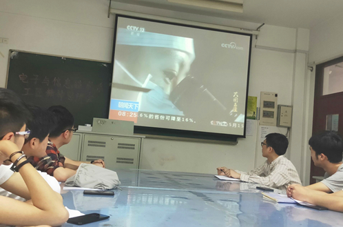 会前集中观看央视采访视频_副本.jpg 会前集中观看央视采访视频_副本.jpg