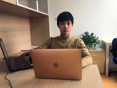 郑伟泽_副本.jpg 郑伟泽_副本.jpg