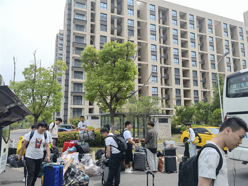 同学们抵达厂区宿舍_副本.jpg
