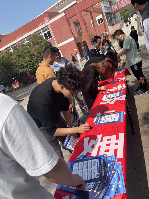 学生签名_副本.jpg
