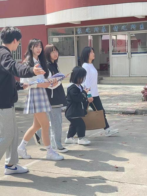 分发防诈骗传单_副本.jpg
