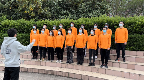 演唱革命歌曲《东方红》_副本.jpg 演唱革命歌曲《东方红》_副本.jpg