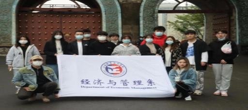 经管系志愿者赴玄武湖开展“春日踏青环保活动”