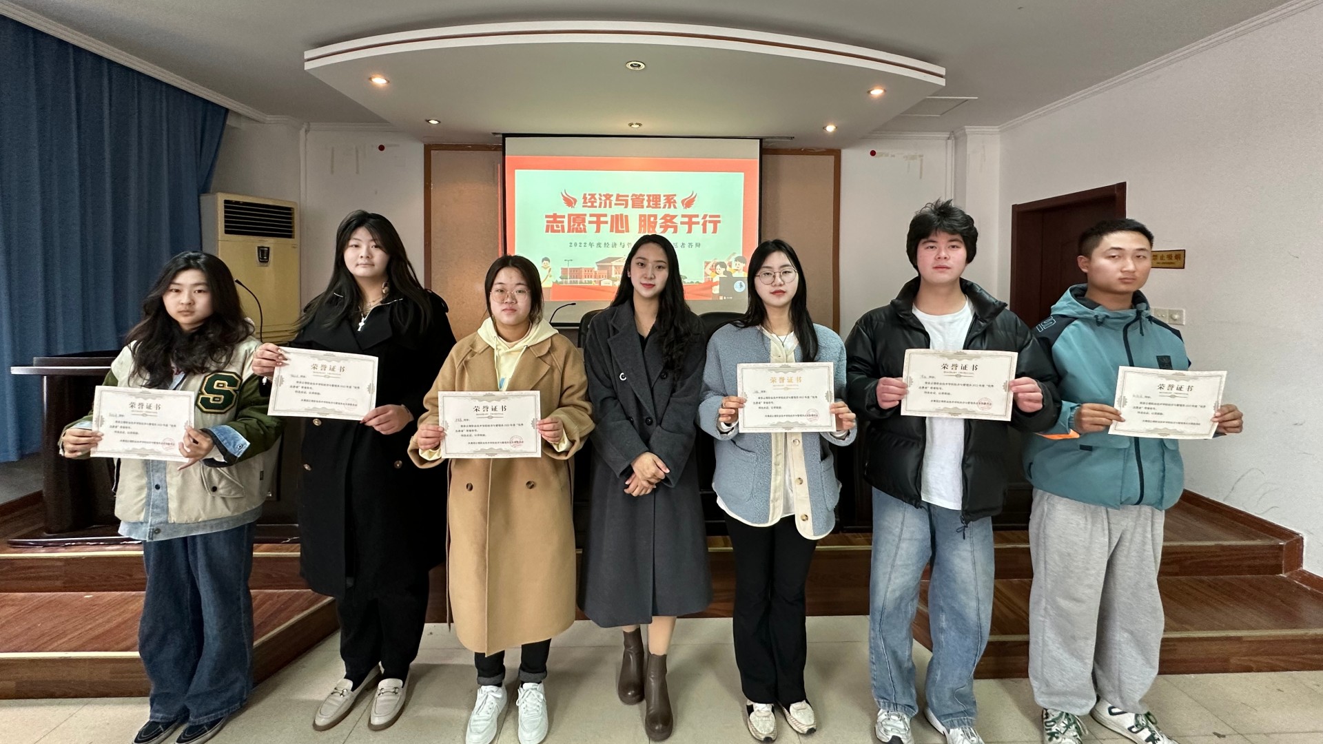 志愿于心，服务于行 ——经济与管理系开展2022年度优秀志愿者答辩会