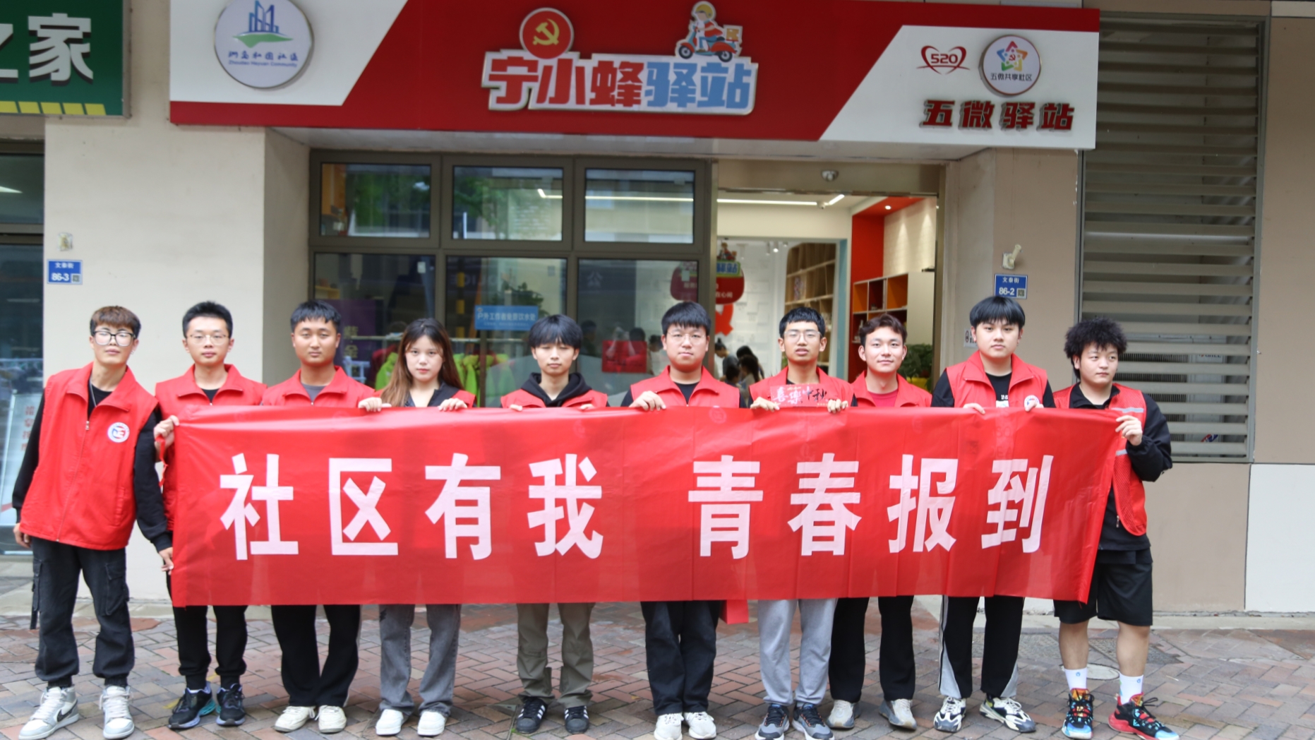 经济与管理系赴社区开展“巧手包月饼，团圆满中秋”活动