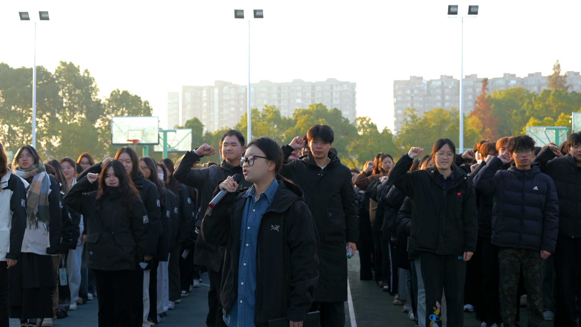 经济与管理系举行“国家宪法日”主题升旗仪式
