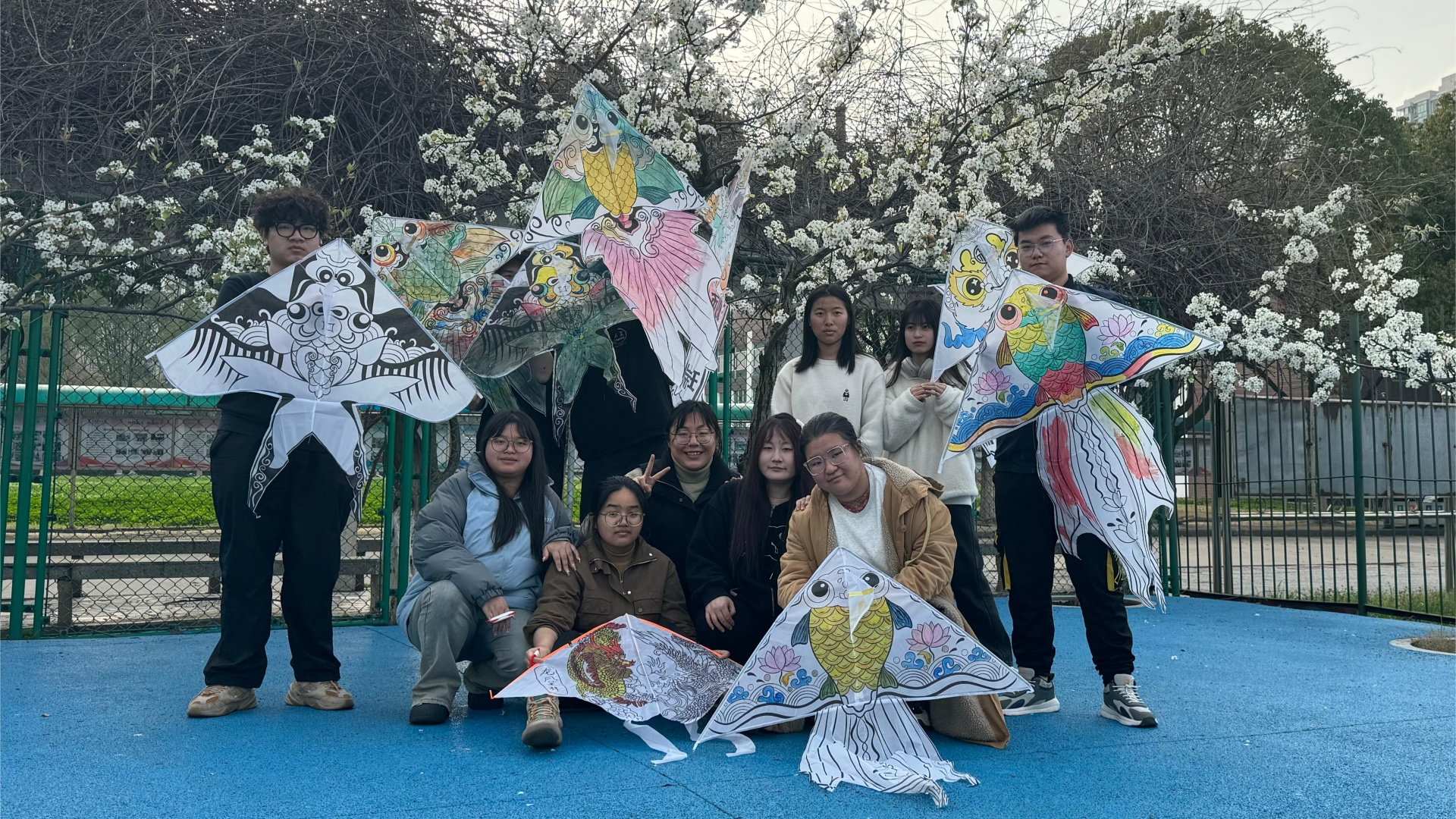经济与管理系开展“第二课堂绽放青春色彩，手绘风筝传承传统文化”活动