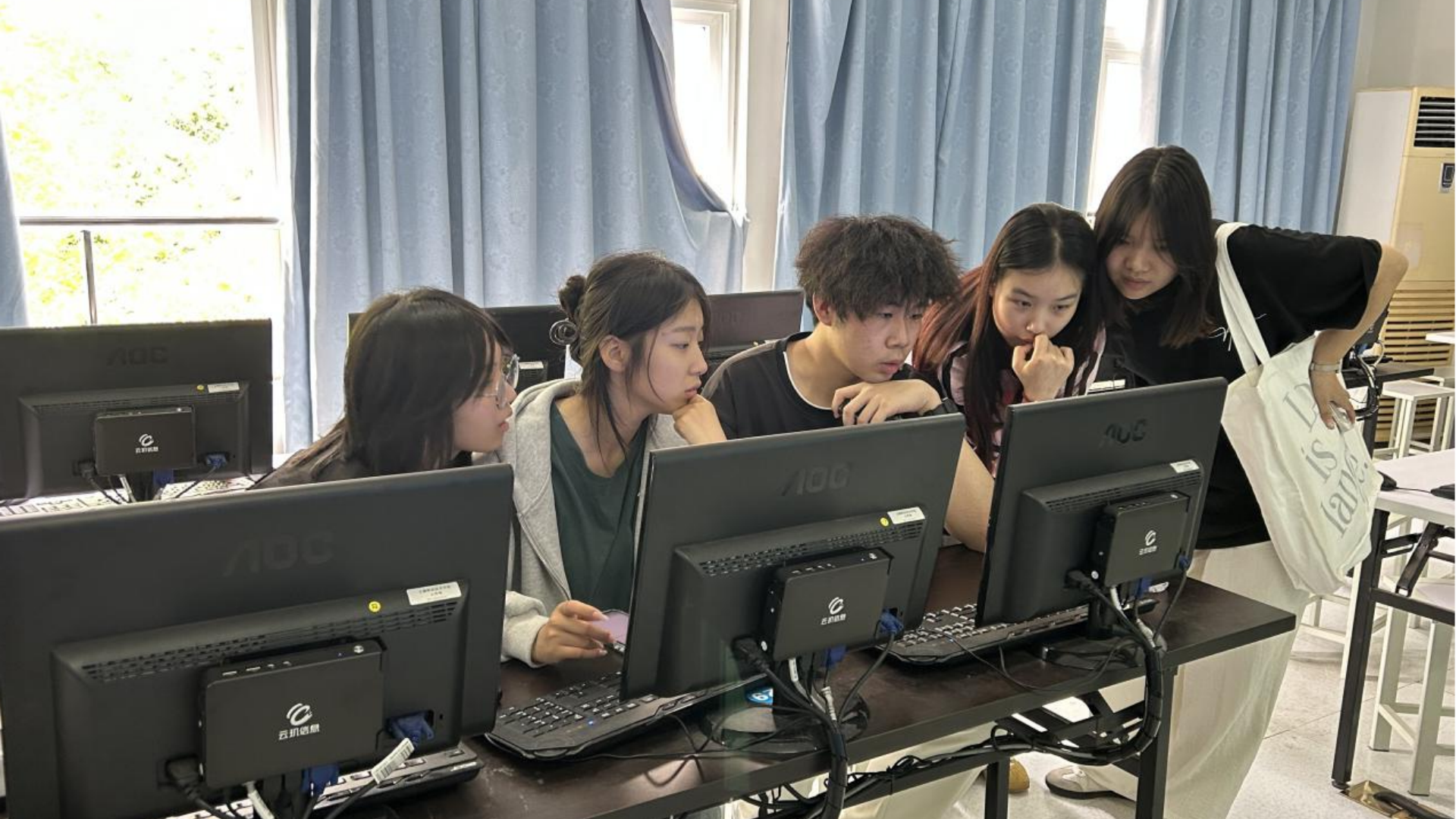 国贸专业学生在第六届全国数字贸易技能大赛中获佳绩