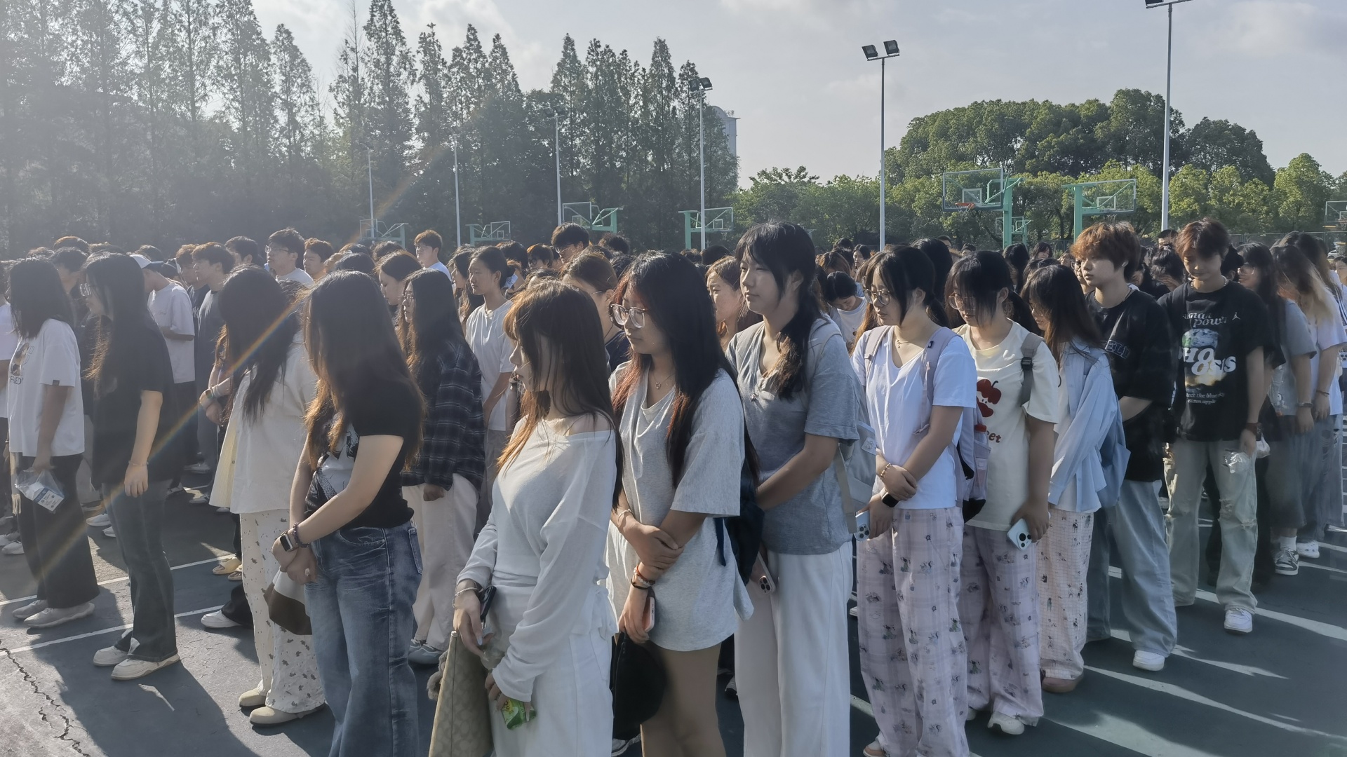 承匠心精神，点亮职业梦想——经济与管理系升旗仪式