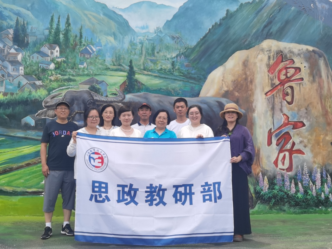 人们在山上拍照

中度可信度描述已自动生成