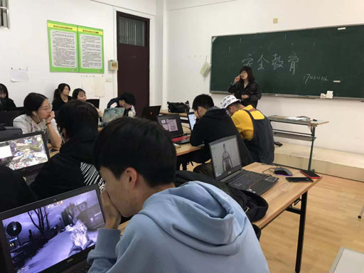 王雯.jpg