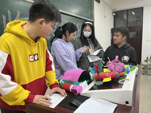 艺建系团总支开展“变废为宝”活动1.jpg