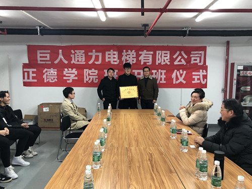 校企双方共同揭牌_副本.jpg
