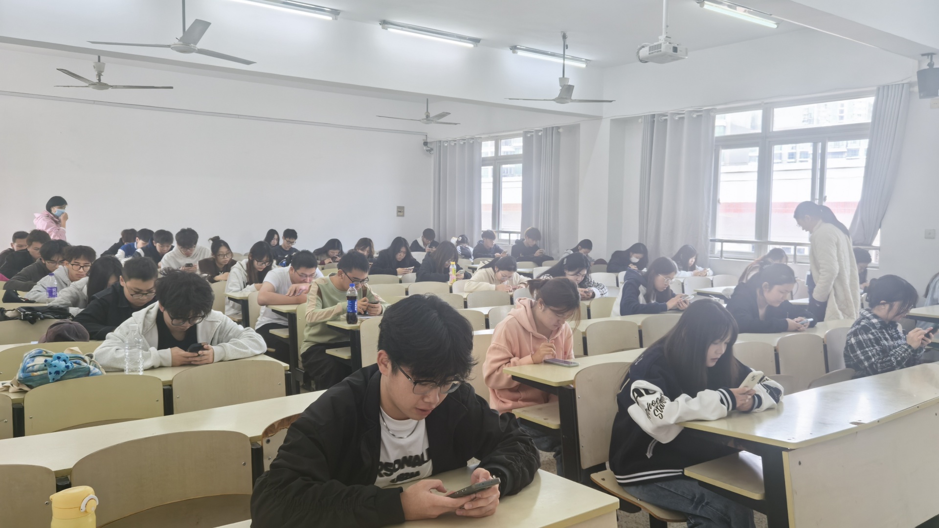 欧冠民航系40名学生通过政府补贴大创项目考试